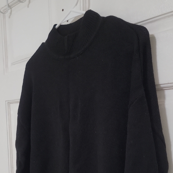 H&M Black Turtleneck Cropped Sweater Classic Soft Comfy Like New - Picture 3 of 6